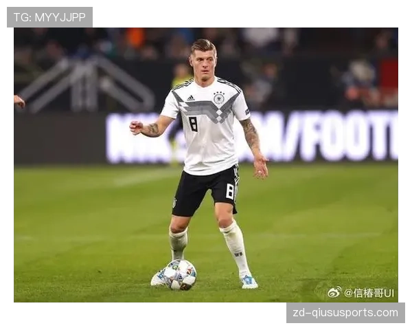 克罗斯如何通过调控传球节奏提升关键战中的中场组织效率